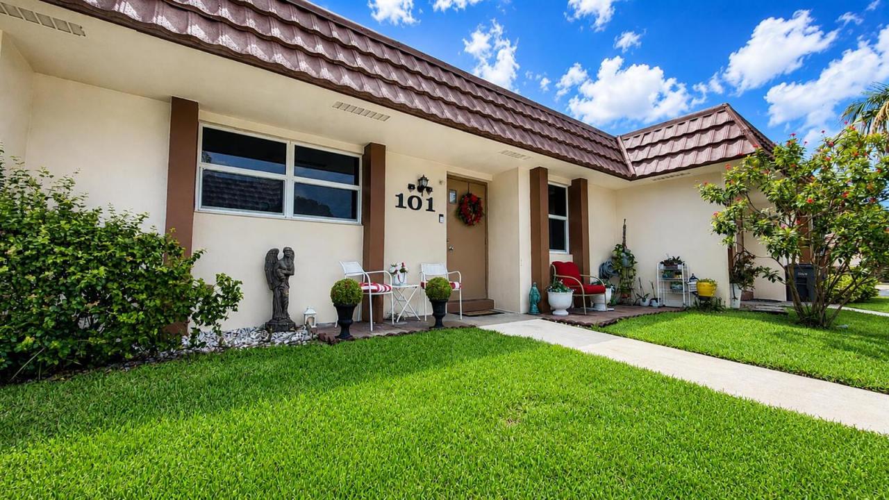 5780 W FERNLEY W Drive 101, West Palm Beach, Florida 33415, USA