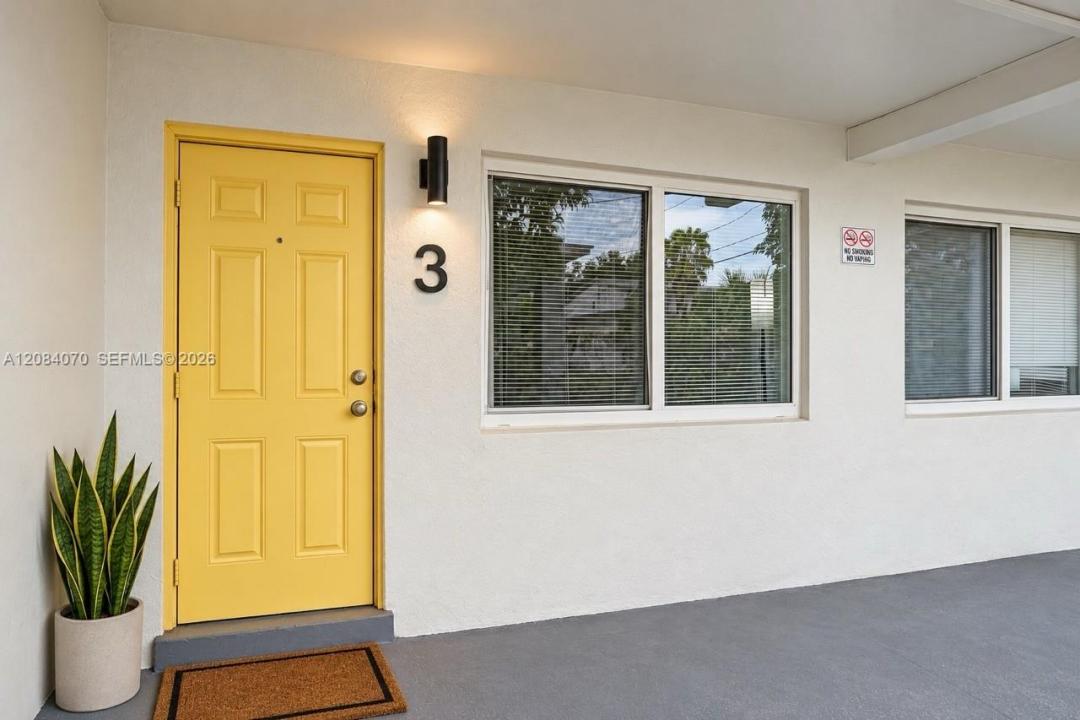 1210 NW 2nd St 3, Fort Lauderdale, Florida 33311, USA