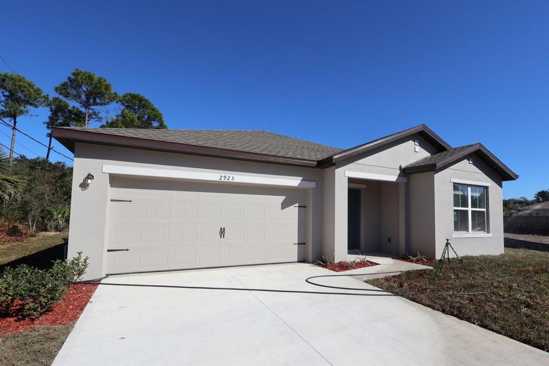 2923 TRIANGLE SE Road, Palm Bay, Florida 32909, USA