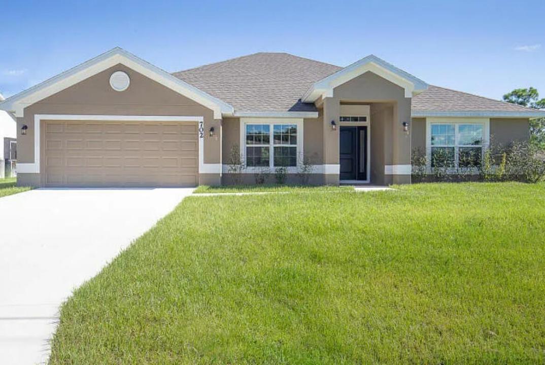 702 SE WALTERS Terrace, Port St. Lucie, Florida 34983, USA