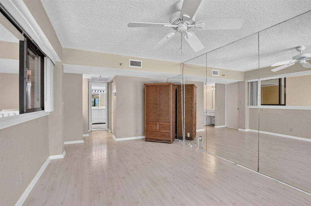 665 SE 21st Avenue 102, Deerfield Beach, Florida 33441, USA