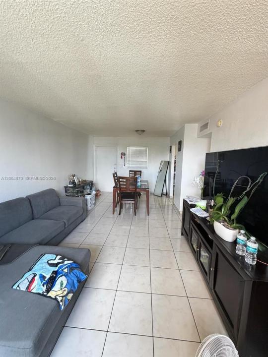 606 W 81st St 202, Hialeah, Florida 33014, Stati Uniti