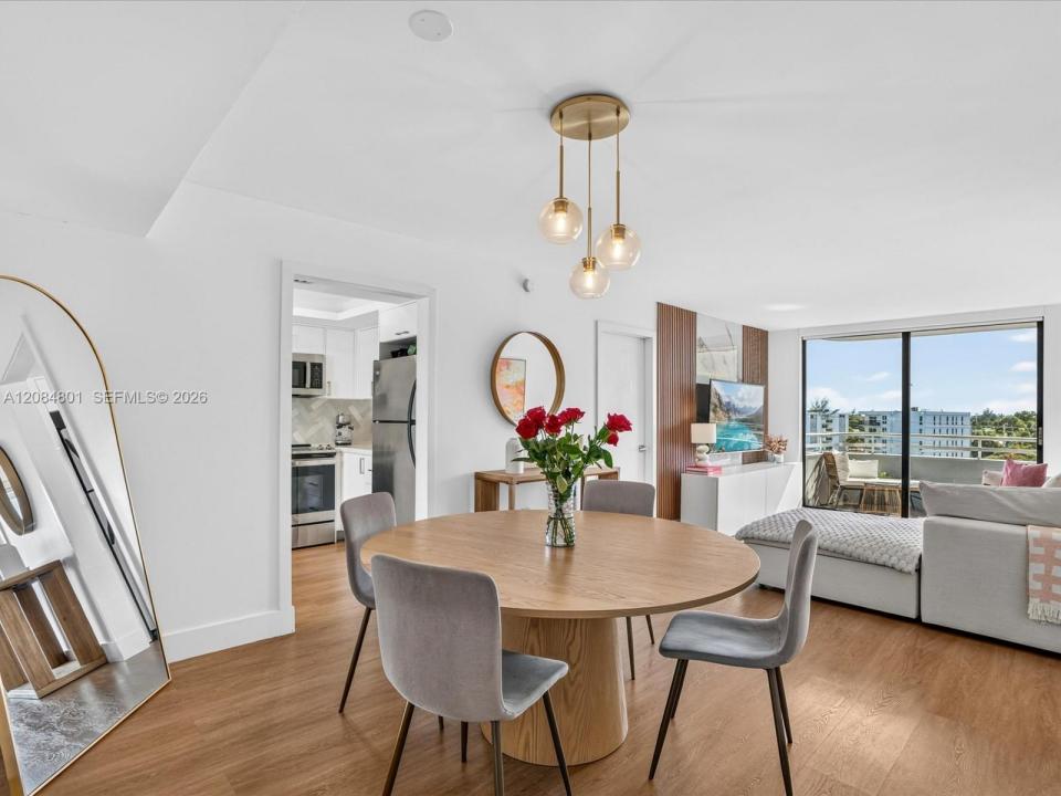8201 Byron Ave 502, Miami Beach, Florida 33141, USA