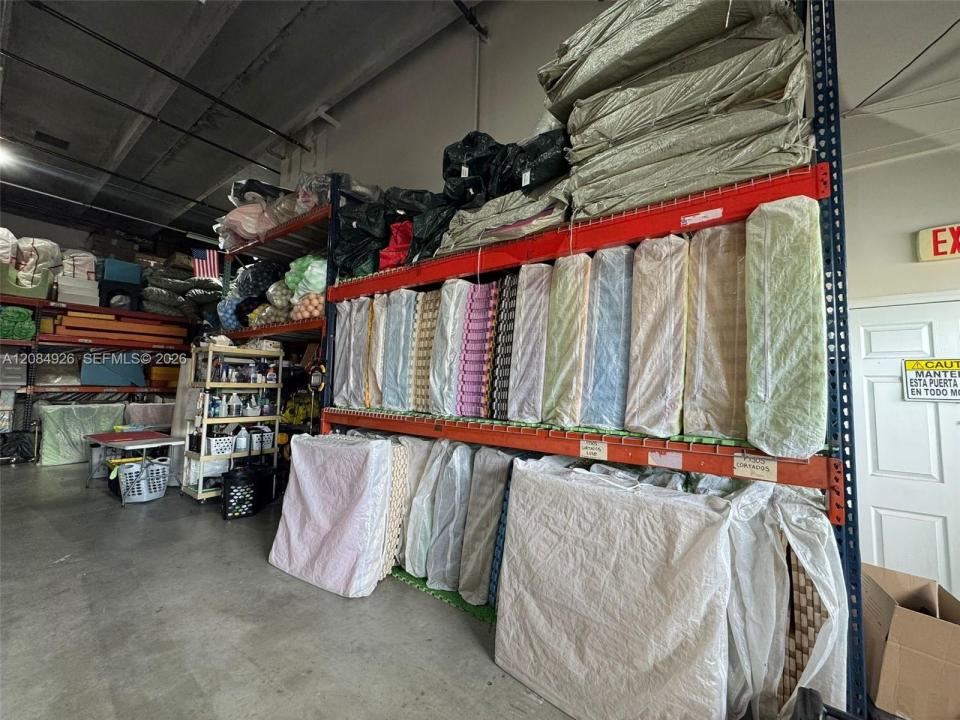 8554 NW 61st St, Miami, Floryda 33166, USA