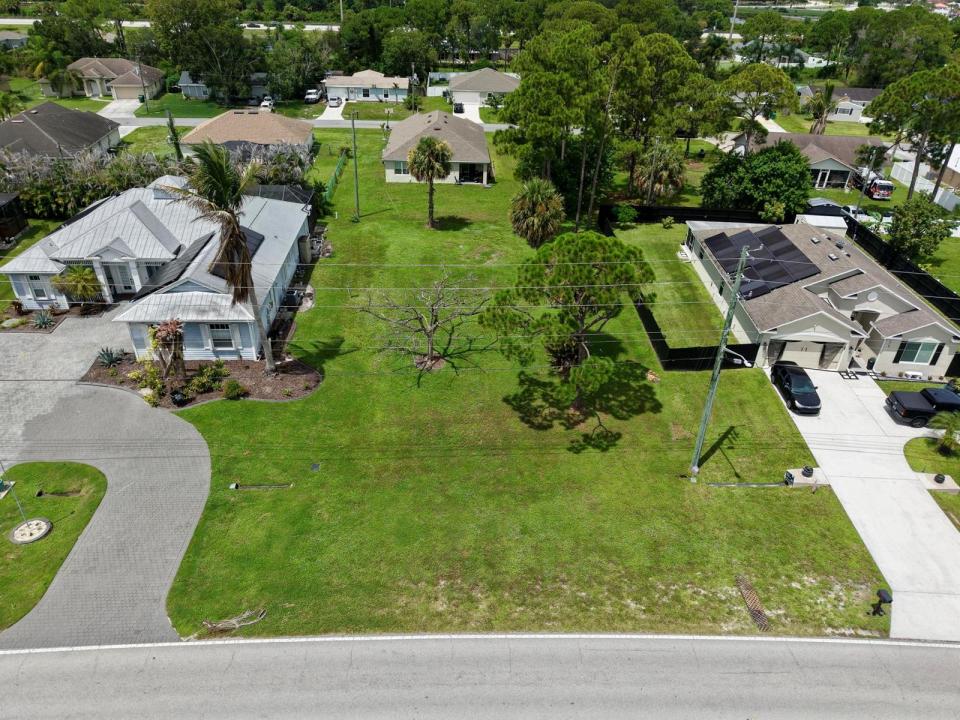 590 NW Bayshore Boulevard, Port St. Lucie, Floride 34983, États-Unis