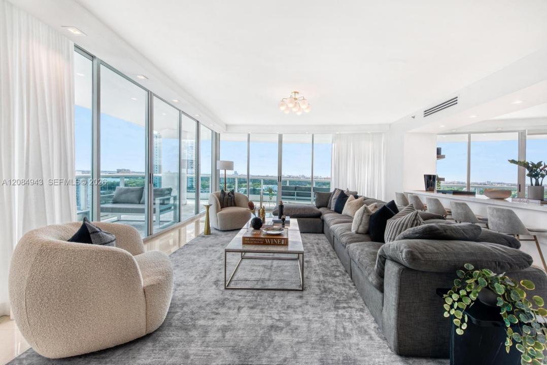 2127 Brickell Ave 1605, Miami, Florida 33129, USA