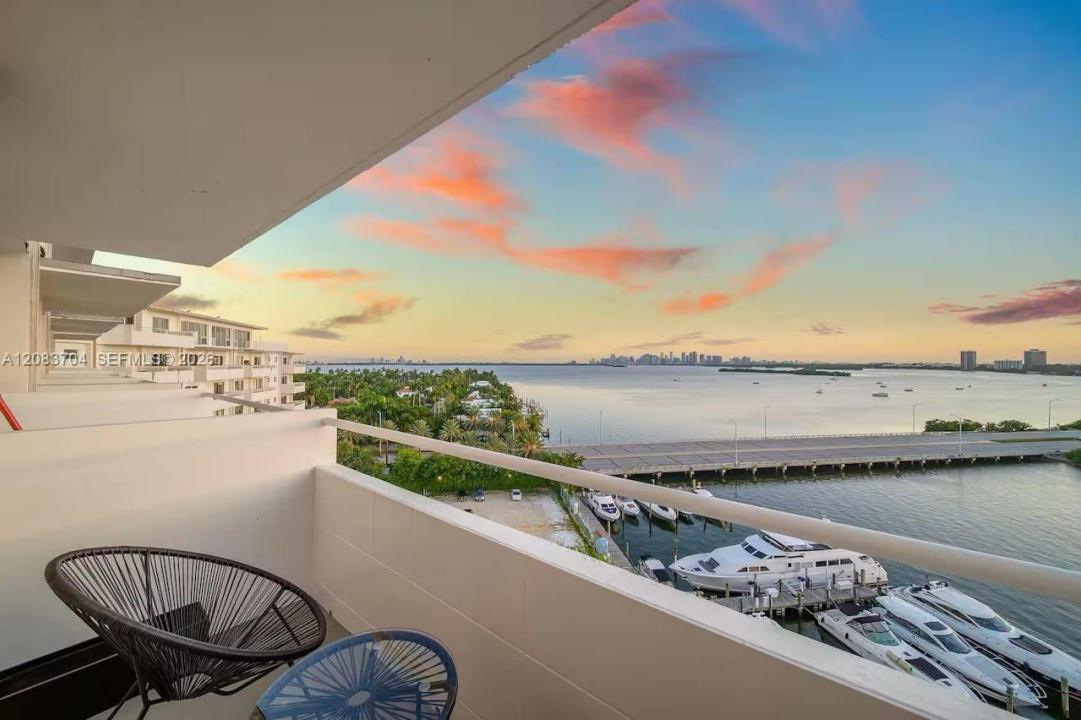 7904 West Dr 1016, North Bay Village, Florida 33141, USA