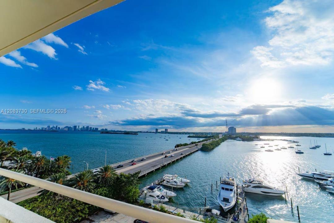 7904 West Dr 903, North Bay Village, Florida 33141, USA
