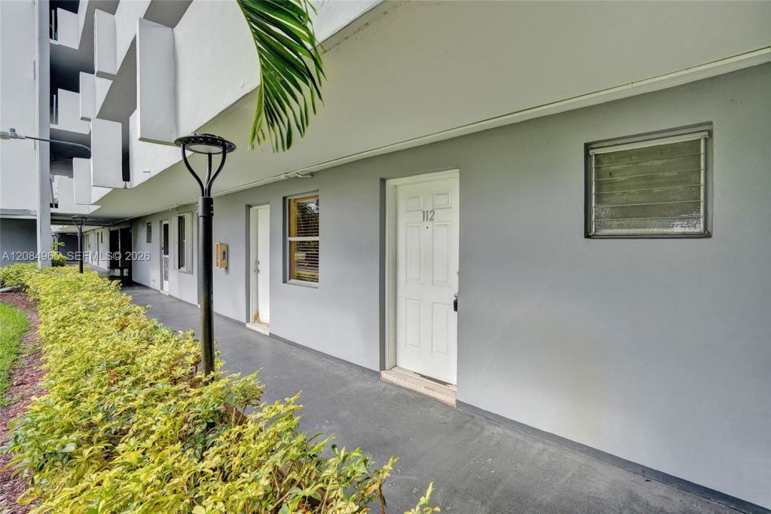 1601 NE 191 ST B112, Miami, Florida 33179, USA