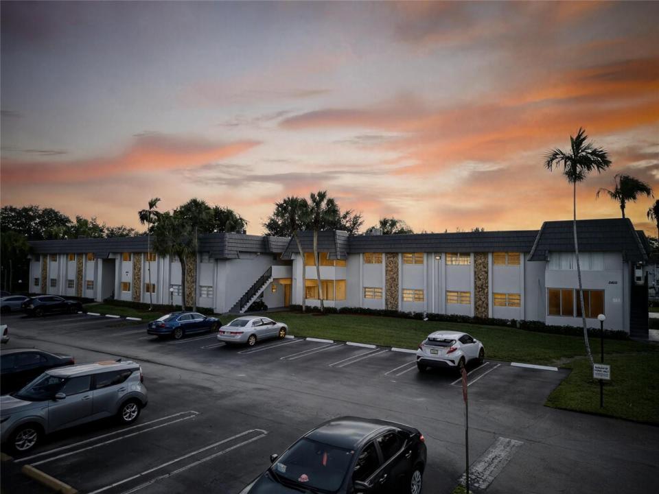 8400 W Sample Road 203, Coral Springs, Florida 33065, Stati Uniti