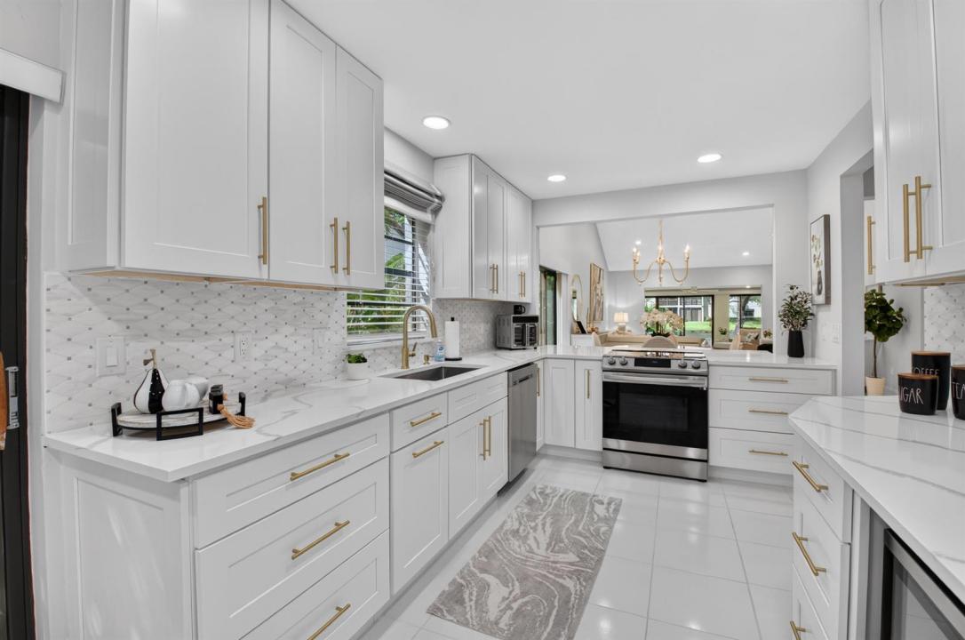 21695 N ARRIBA REAL 24A, Boca Raton, Florida 33433, USA