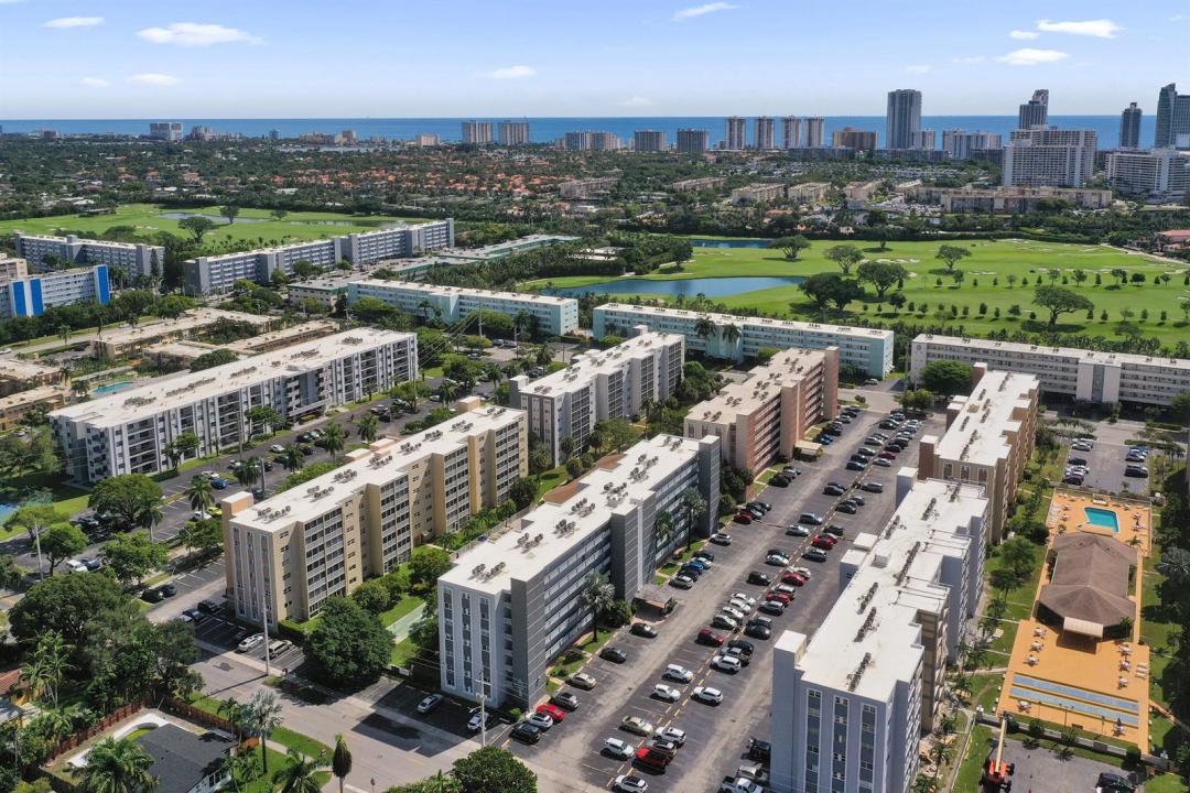610 NE 12TH Avenue 306, Hallandale Beach, Floride 33009, États-Unis