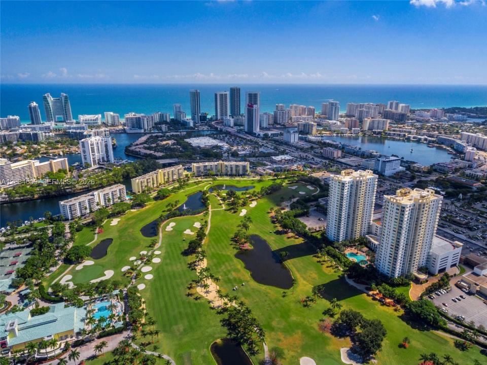 1745 E Hallandale Beach Blvd 2204W, Hallandale Beach, Floride 33009, États-Unis