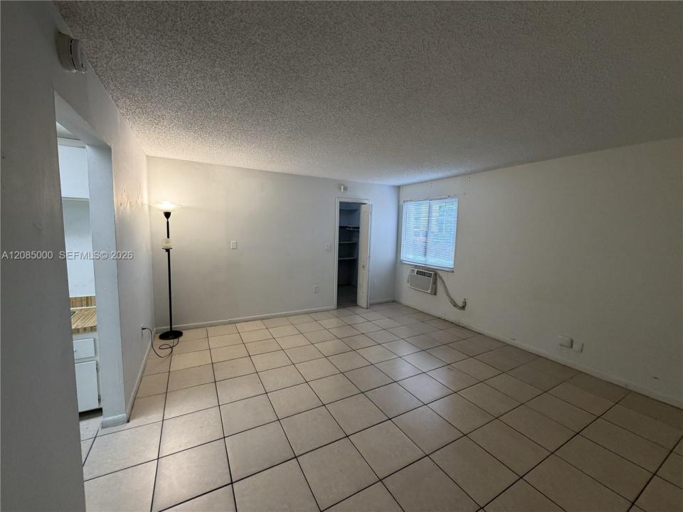 7010 NW 186th St 5-121A, Hialeah, Flórida 33015, Estados Unidos