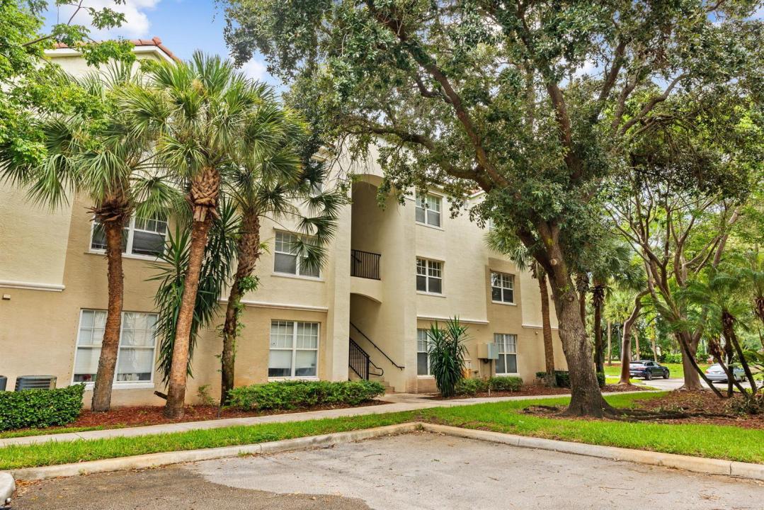 5900 W SAMPLE Road 102, Coral Springs, Floride 33067, États-Unis