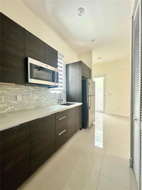 6681 NW 104 AVE EFFIC, Doral, Florida 33178, Stati Uniti