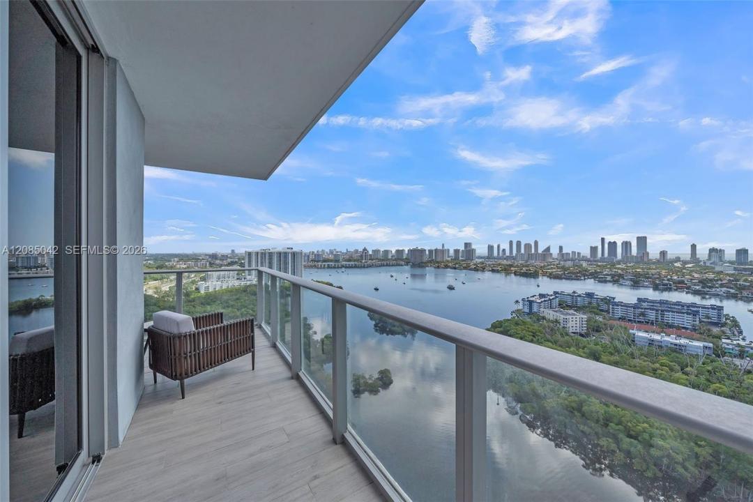 16385 Biscayne Blvd 2707, North Miami Beach, Florida 33160, USA