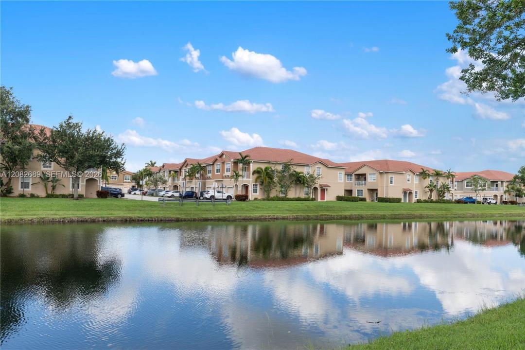 5741 Isles Cir, Tamarac, Florida 33321, USA