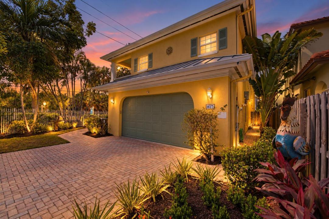 857 SW 11TH Court, Fort Lauderdale, Florida 33315, USA