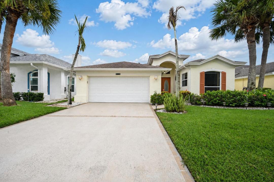 540 NW Lambrusco Drive, Port St. Lucie, Florida 34986, USA