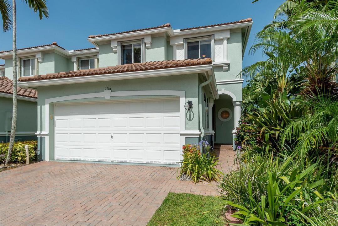 2146 OAKMONT Drive, Riviera Beach, Florida 33404, USA