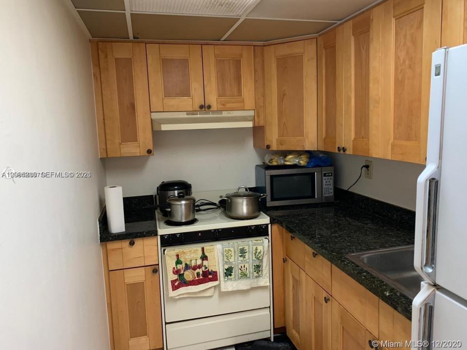 4725 NW 7th St 203-3, Miami, Florida 33126, USA