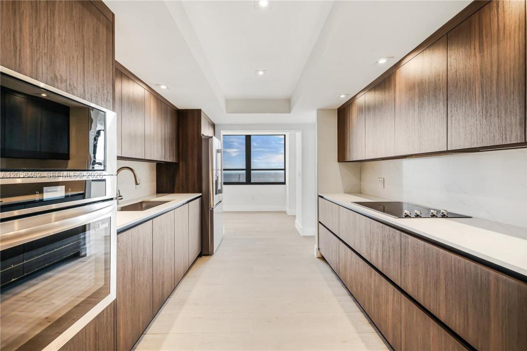 2 Grove Isle Dr B1602, Miami, Floride 33133, États-Unis