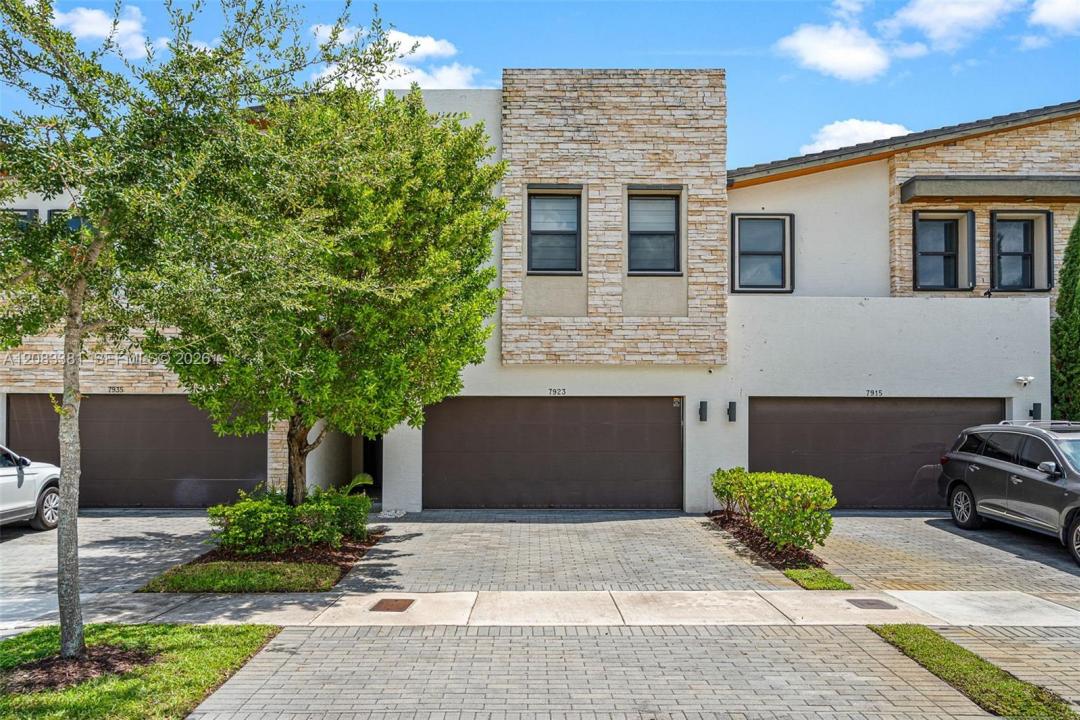 7923 NW 104th Ct, Doral, Florida 33178, USA