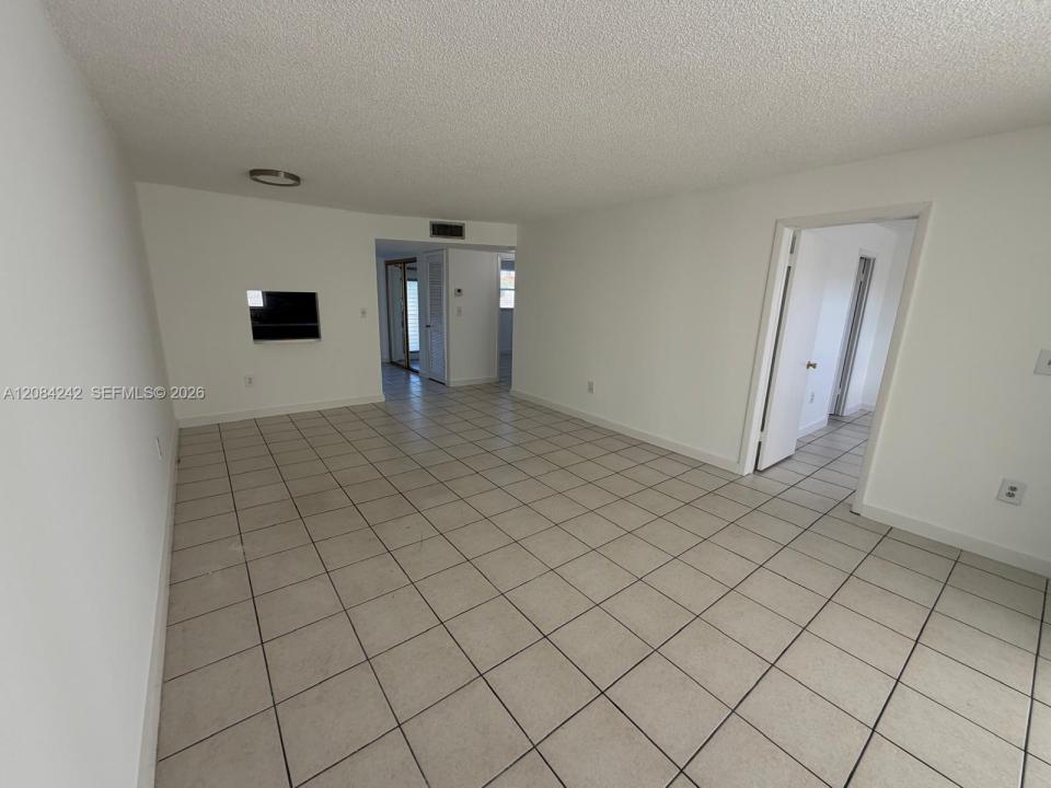 8600 Sunrise Lakes Blvd 211, Sunrise, Floride 33322, États-Unis