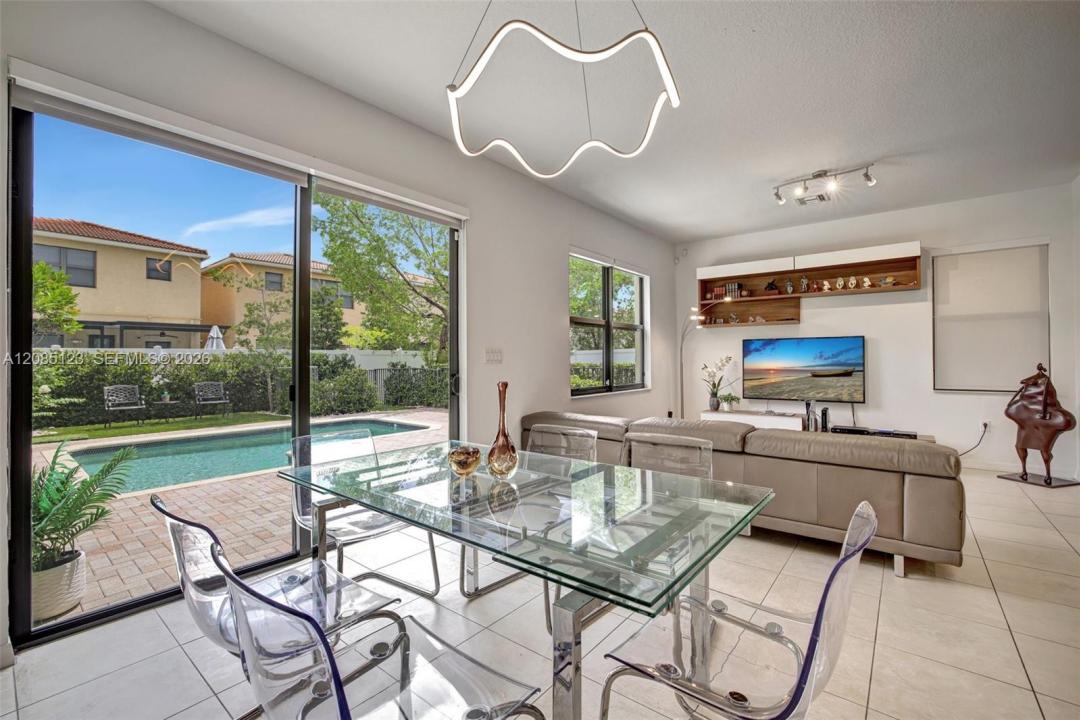 657 NE 191st St, Miami, Floride 33179, États-Unis