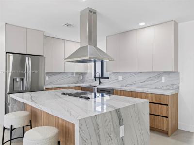610 NE 164th Ter, Miami, Florida 33162, USA