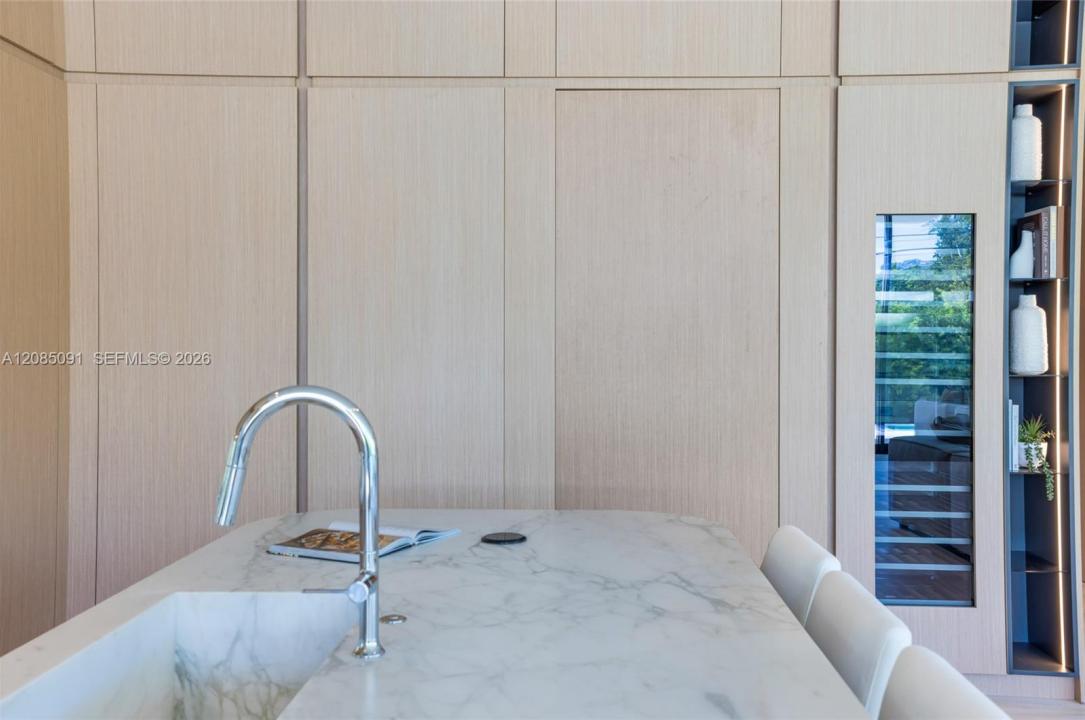 4940 Cherokee Ave, Miami Beach, Florida 33140, USA