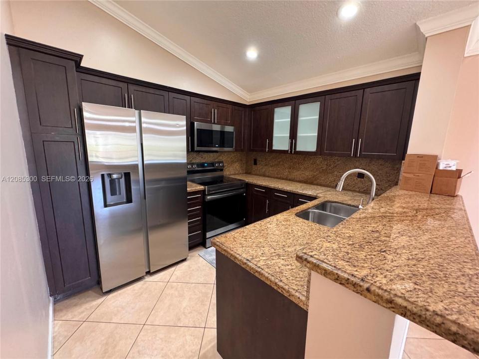 211 SW 95th Ter 202, Pembroke Pines, Floride 33025, États-Unis