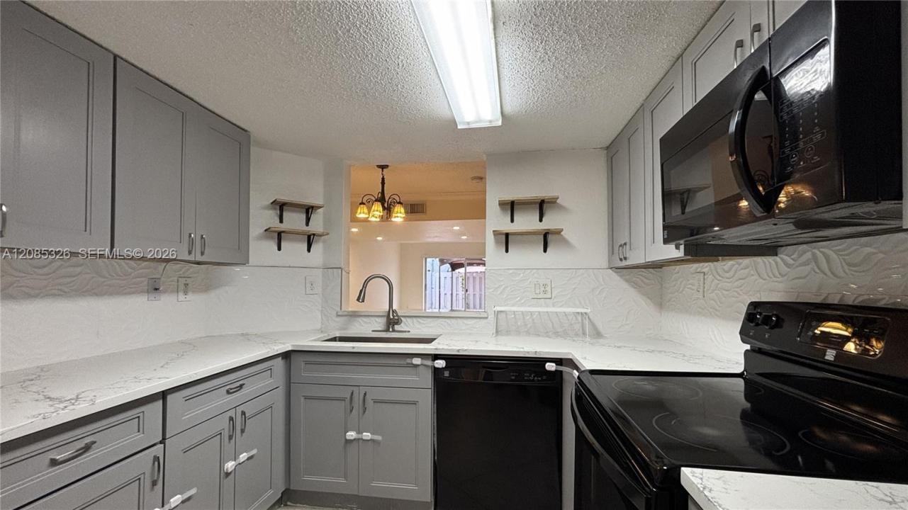 1186 NW 123rd Ct 109, Miami, Florida 33182, USA