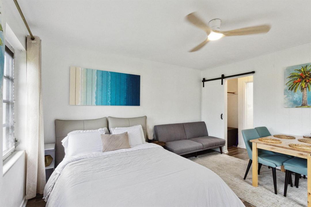 651 Oak Street, Boynton Beach, Florida 33435, USA