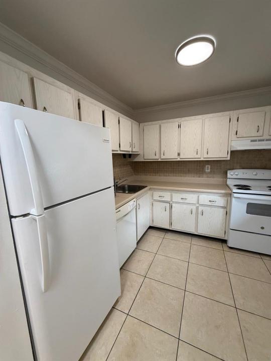 7732 Camino Real F417, Miami, Florida 33143, USA