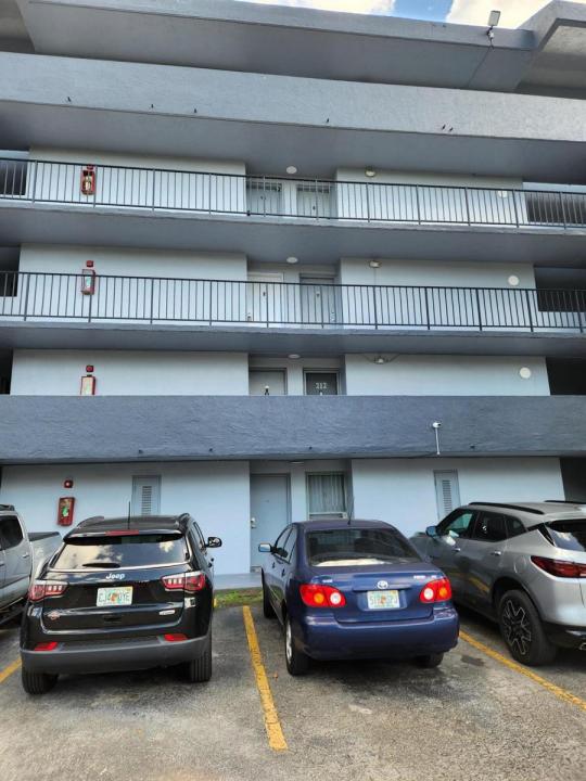 8801 W Flagler Street 407, Miami, Florida 33174, USA