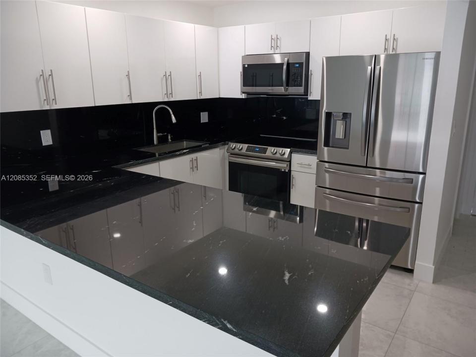 6070 W 19th Ave 316, Hialeah, 佛罗里达州 33012, 美国