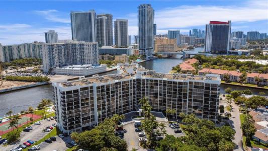 200 Leslie Dr 724, Hallandale Beach, Florida 33009, USA