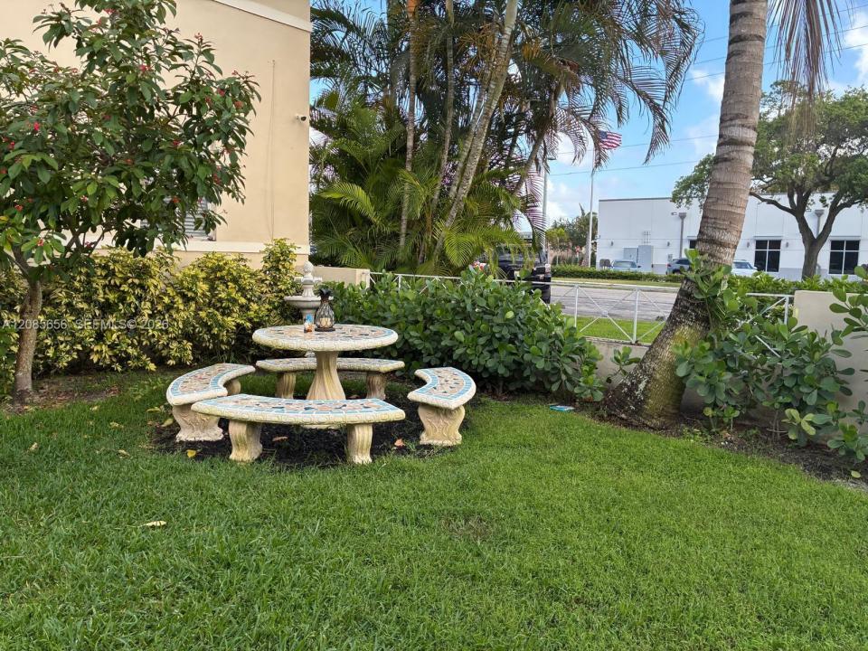689 NE 92nd St 11G, Miami Shores, Floryda 33138, USA