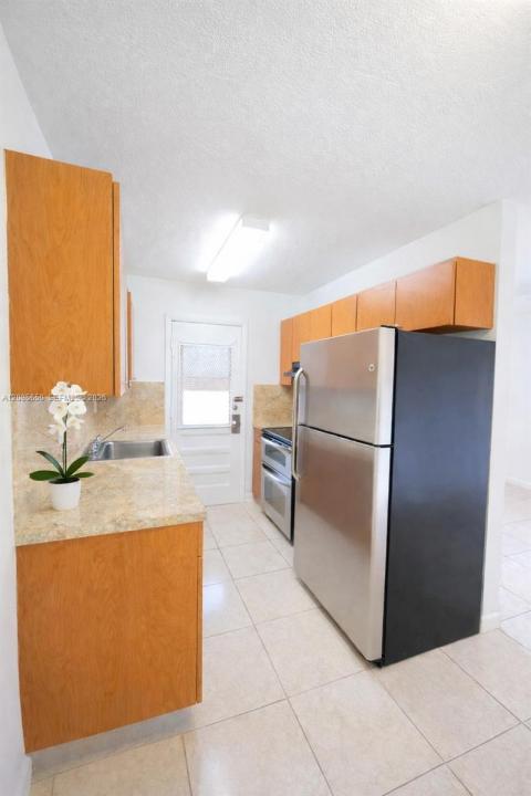 2580 NW 139th St 1, Opa-Locka, Florida 33054, USA