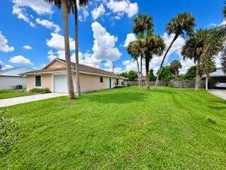 1573 SW Dycus Avenue, Port St. Lucie, Florida 34953, USA