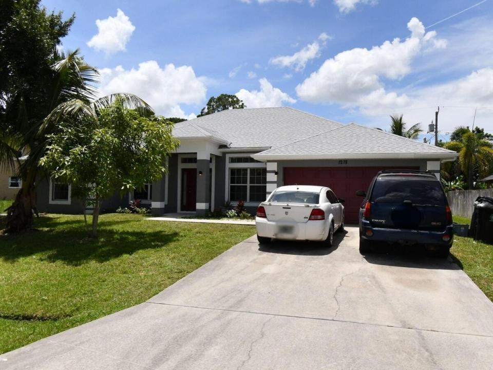 1218 SW Melrose Avenue, Port St. Lucie, Florida 34953, USA