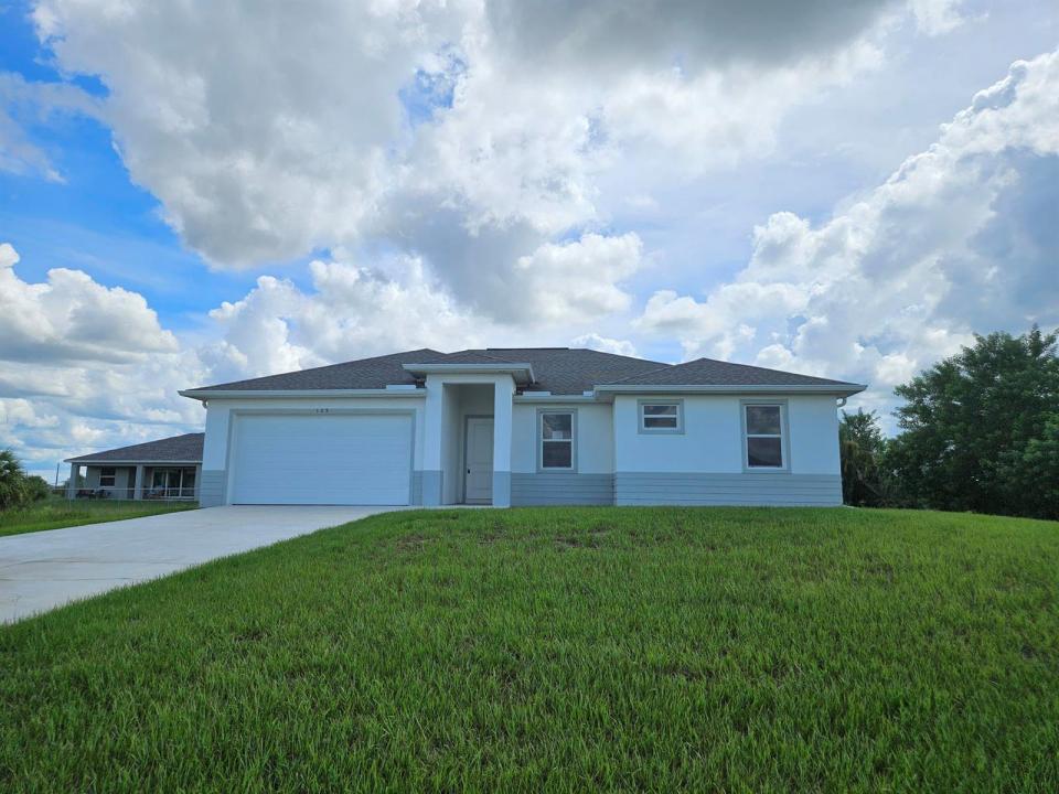 125 BETHLEHEM Place, Florida 33935, USA
