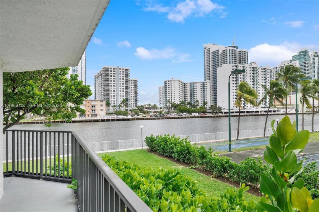1000 Parkview Dr 220, Hallandale Beach, Floride 33009, États-Unis