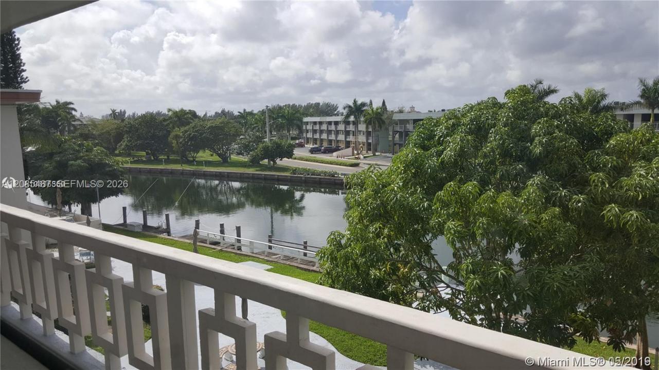 467 Golden Isles Dr 306, Hallandale Beach, Floride 33009, États-Unis