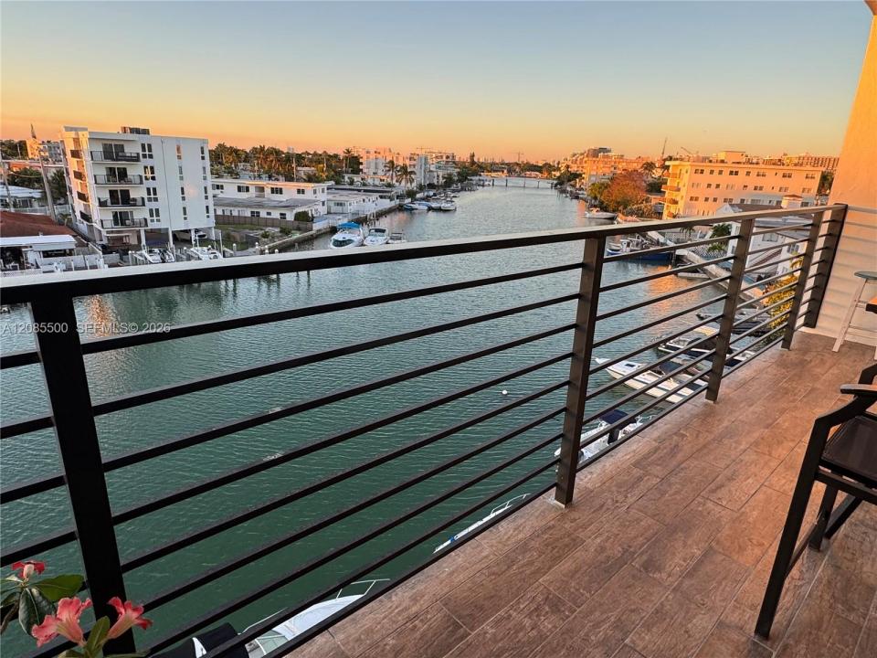 8100 Byron Ave 504, Miami Beach, Floride 33141, États-Unis