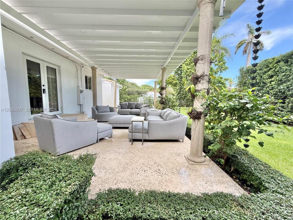 2001 Coral Gate Dr, Miami, Florida 33145, USA