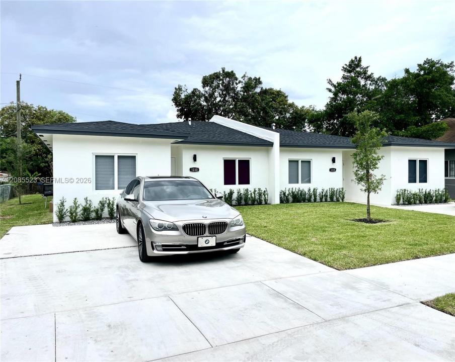 1230 NW 102nd St 2, Miami, Florida 33147, Stati Uniti