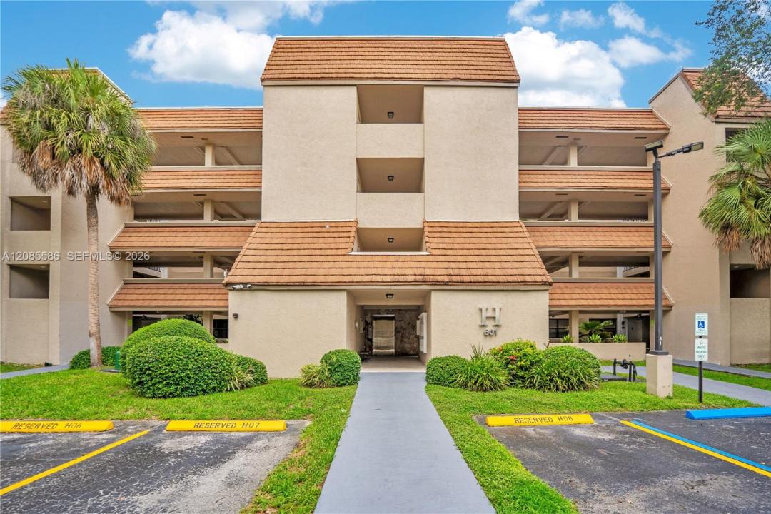 601 Ives Dairy Rd 105-8, Miami, Floride 33179, États-Unis